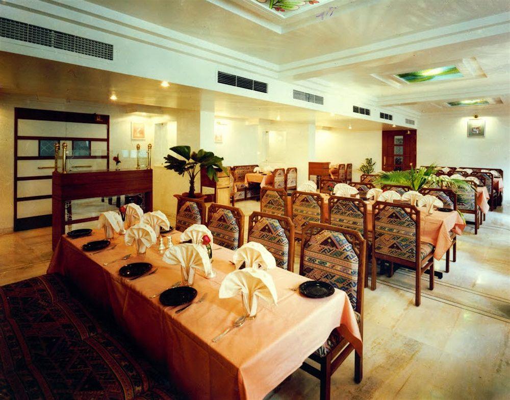 Hotel Ashish Plaza Пуне Екстер'єр фото