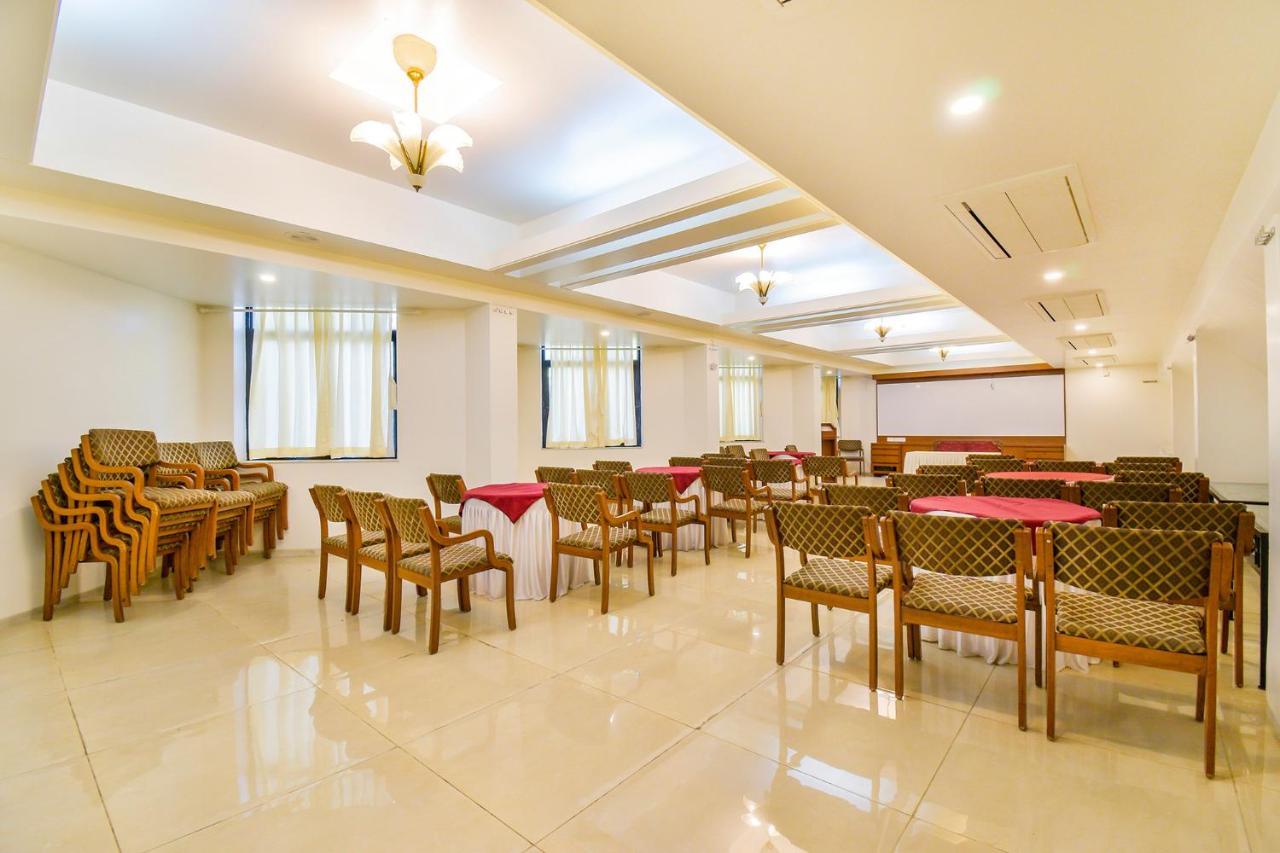 Hotel Ashish Plaza Пуне Екстер'єр фото
