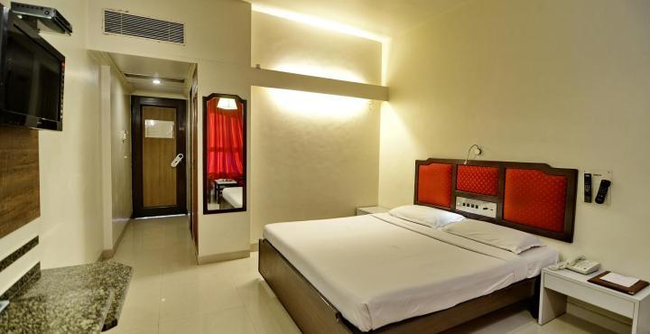 Hotel Ashish Plaza Пуне Екстер'єр фото