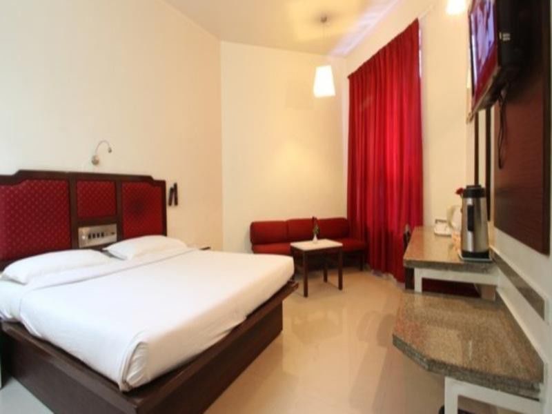 Hotel Ashish Plaza Пуне Екстер'єр фото